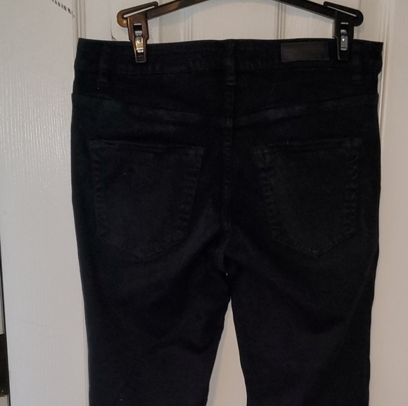 Black Capri pants - Picture 1 of 2